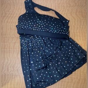 Healy Cheer black pleated athletic set
Size Ys fits 6 to 8 yrs old.